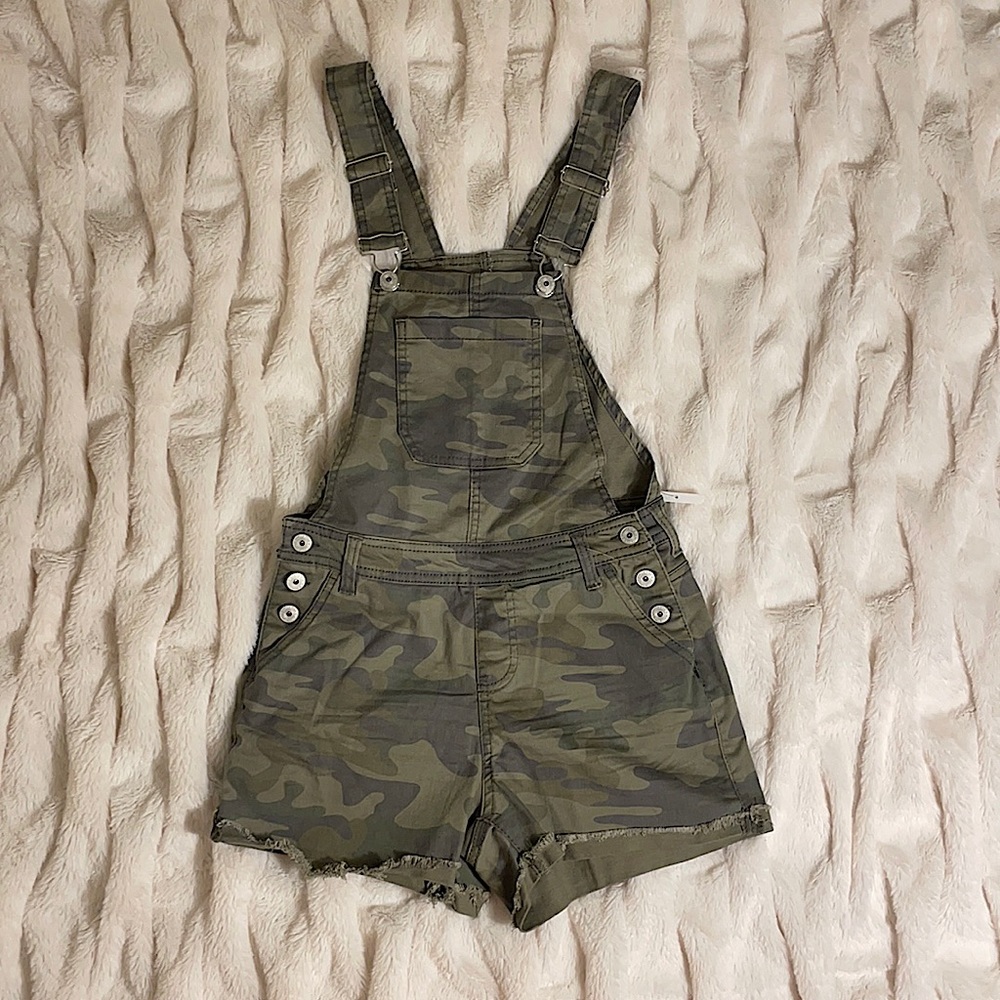 Vanilla Star Camo Cut-off Overall Shorts - Picture 9 of 9